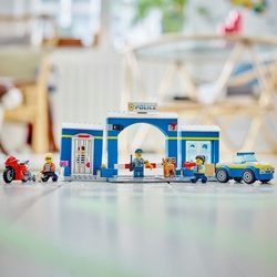 LEGO® City 60370 Honička na policejní stanici
